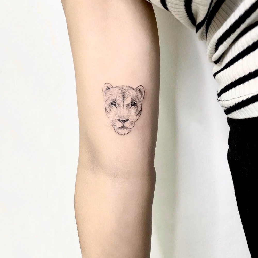 "Do Single Needle Tattoos Last Longer And Hurt Less? Check Out These 63+ Simple Minimalist Design Ideas single needle tattoo designs single needle tattoo ideas minimalist tattoos with meaning delicate minimalist tattoos minimalist tattoo flower minimalist tattoo sleeve minimalist cat tattoo tattoo ideas minimalist family tattoo simplistic tattoo minimal tattoo"