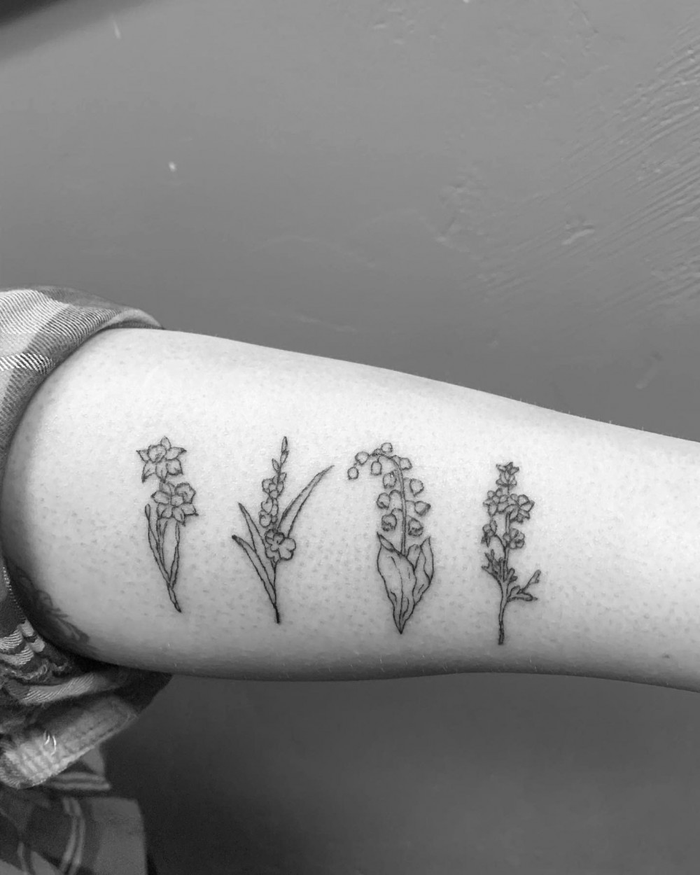 "Do Single Needle Tattoos Last Longer And Hurt Less? Check Out These 63+ Simple Minimalist Design Ideas single needle tattoo designs single needle tattoo ideas minimalist tattoos with meaning delicate minimalist tattoos minimalist tattoo flower minimalist tattoo sleeve minimalist cat tattoo tattoo ideas minimalist family tattoo simplistic tattoo minimal tattoo"