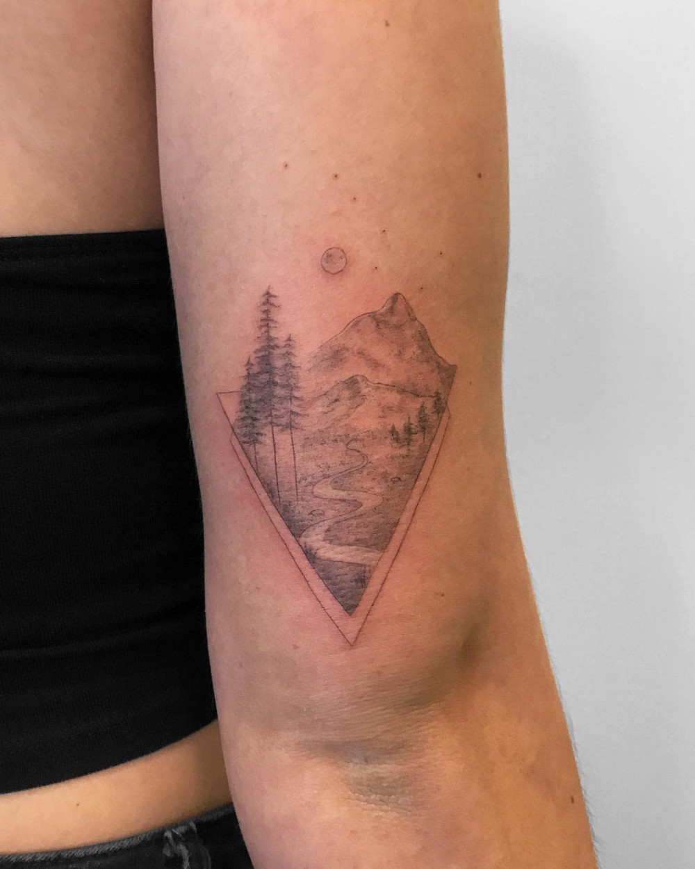"Do Single Needle Tattoos Last Longer And Hurt Less? Check Out These 63+ Simple Minimalist Design Ideas single needle tattoo designs single needle tattoo ideas minimalist tattoos with meaning delicate minimalist tattoos minimalist tattoo flower minimalist tattoo sleeve minimalist cat tattoo tattoo ideas minimalist family tattoo simplistic tattoo minimal tattoo"