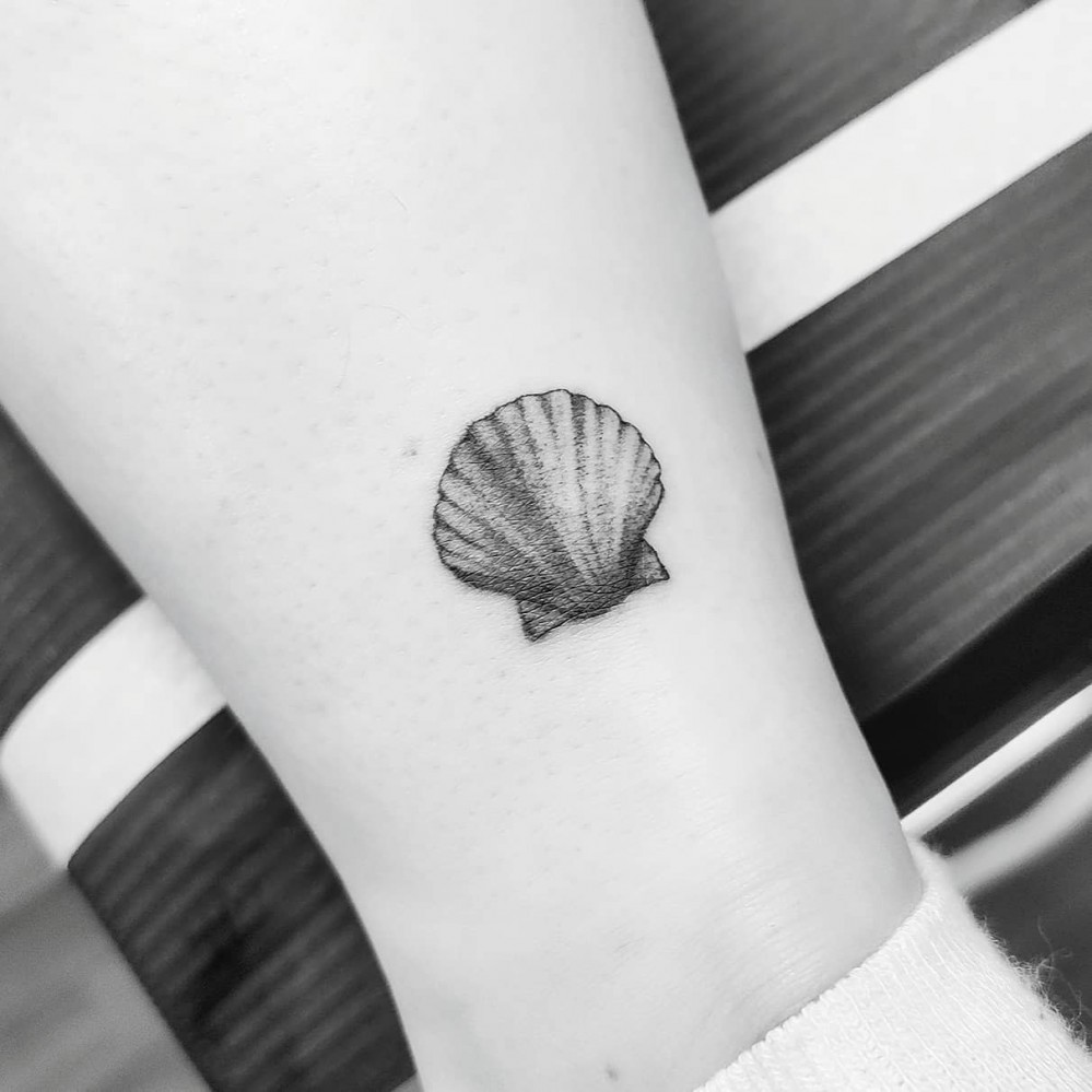 "Do Single Needle Tattoos Last Longer And Hurt Less? Check Out These 63+ Simple Minimalist Design Ideas single needle tattoo designs single needle tattoo ideas minimalist tattoos with meaning delicate minimalist tattoos minimalist tattoo flower minimalist tattoo sleeve minimalist cat tattoo tattoo ideas minimalist family tattoo simplistic tattoo minimal tattoo"