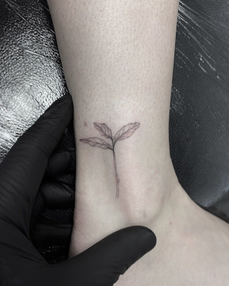 "Do Single Needle Tattoos Last Longer And Hurt Less? Check Out These 63+ Simple Minimalist Design Ideas single needle tattoo designs single needle tattoo ideas minimalist tattoos with meaning delicate minimalist tattoos minimalist tattoo flower minimalist tattoo sleeve minimalist cat tattoo tattoo ideas minimalist family tattoo simplistic tattoo minimal tattoo"