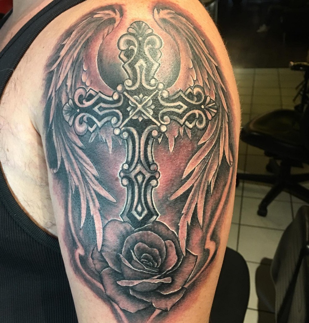 coverup-rose-black-grey-angel-wing-tattoo-gregozenteno