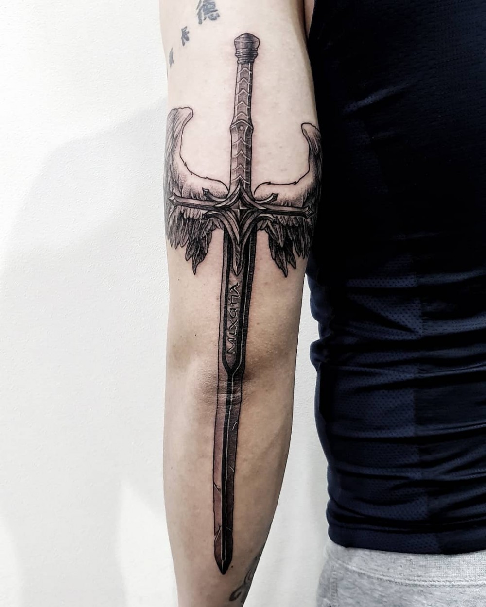 blackgraye-angel-wing-tattoo-gh_tattooer