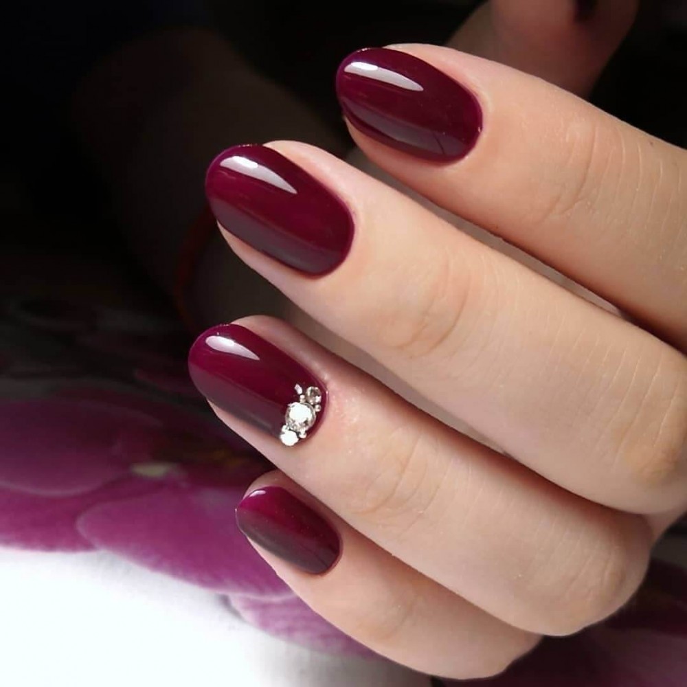 Maroon nails photo