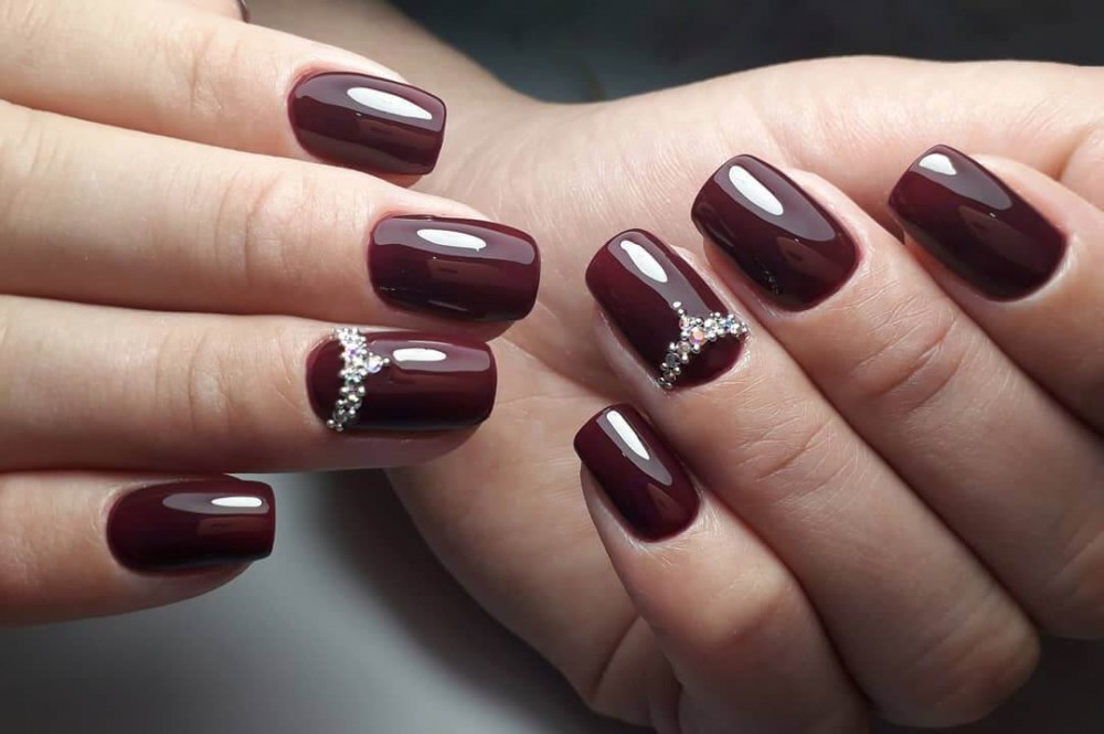 Maroon nails photo