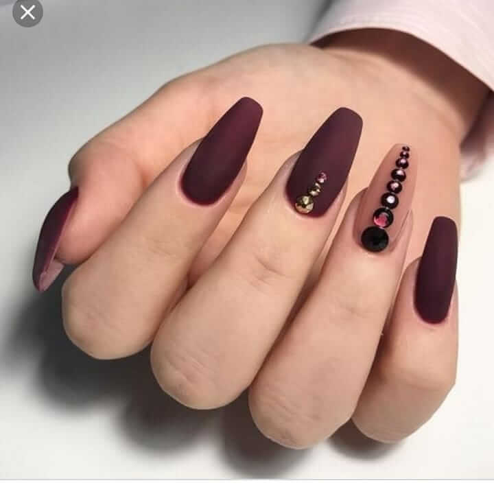 Maroon nails photo