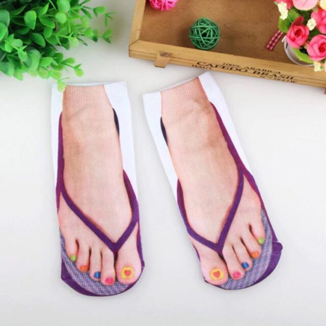 socks that look like flip flops