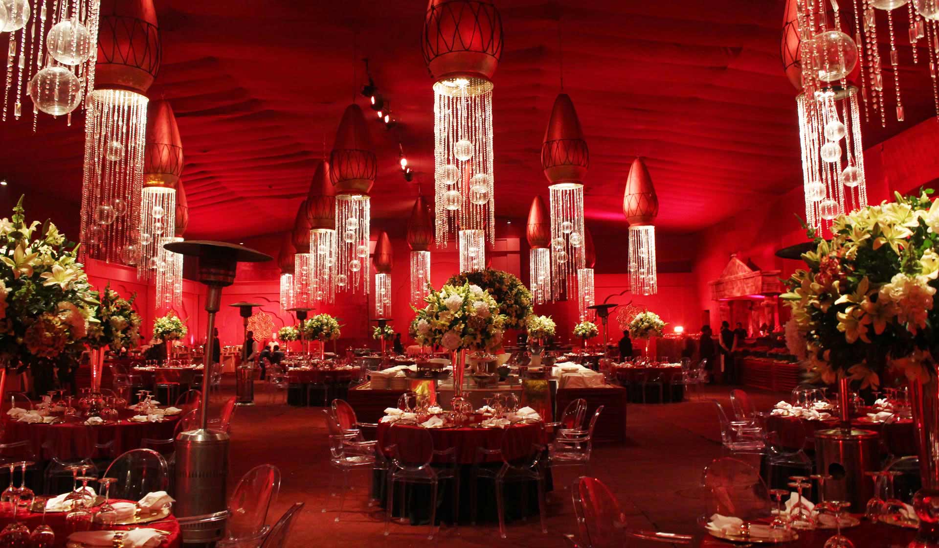 Plan Your 2020 Fall Mahogany Red Wedding Theme Party With