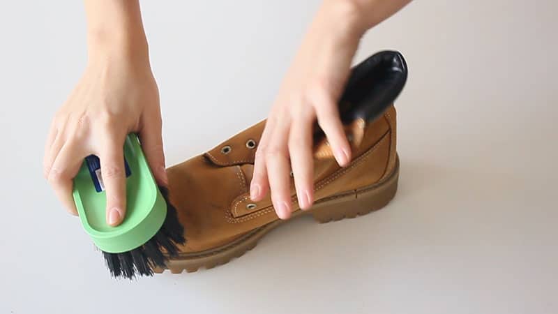 how to remove stains from suede shoes, how to clean suede sneakers, how to clean suede shoes with household products, suede cleaning kit, how to clean suede shoes with vinegar, how to clean suede shoes with baking soda, dry clean suede shoes, how to clean suede shoes without suede brush