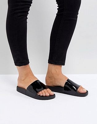what shoes to wear with leggings 2022, shoes to wear with leggings over 50, tops to wear with leggings, shoes to wear with yoga pants, shoes to wear with leggings and skirt, sneakers with leggings, mary jane shoes with leggings, shoes to wear with capri leggings