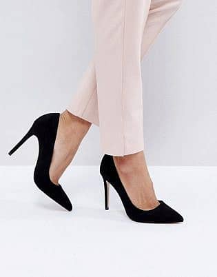 what shoes to wear with leggings 2023, shoes to wear with leggings over 50, tops to wear with leggings, shoes to wear with yoga pants, shoes to wear with leggings and skirt, sneakers with leggings, mary jane shoes with leggings, shoes to wear with capri leggings