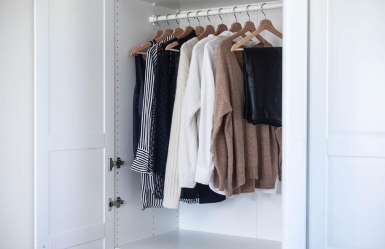 How to Build the Ultimate Minimalist Wardrobe 