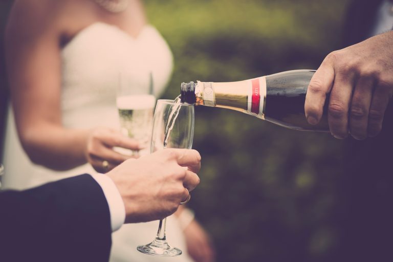 How to Write a Genuine-Sounding Last-Minute Wedding Toast (Without It Reading Like AI Wrote It)